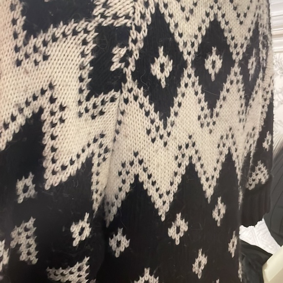 Black and White Aztec Print Shall Sweater - Picture 3 of 3